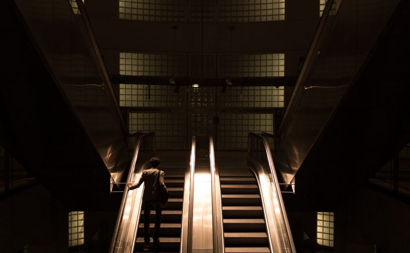 Marcher dans les escalators ne permet pas d’aller plus vite